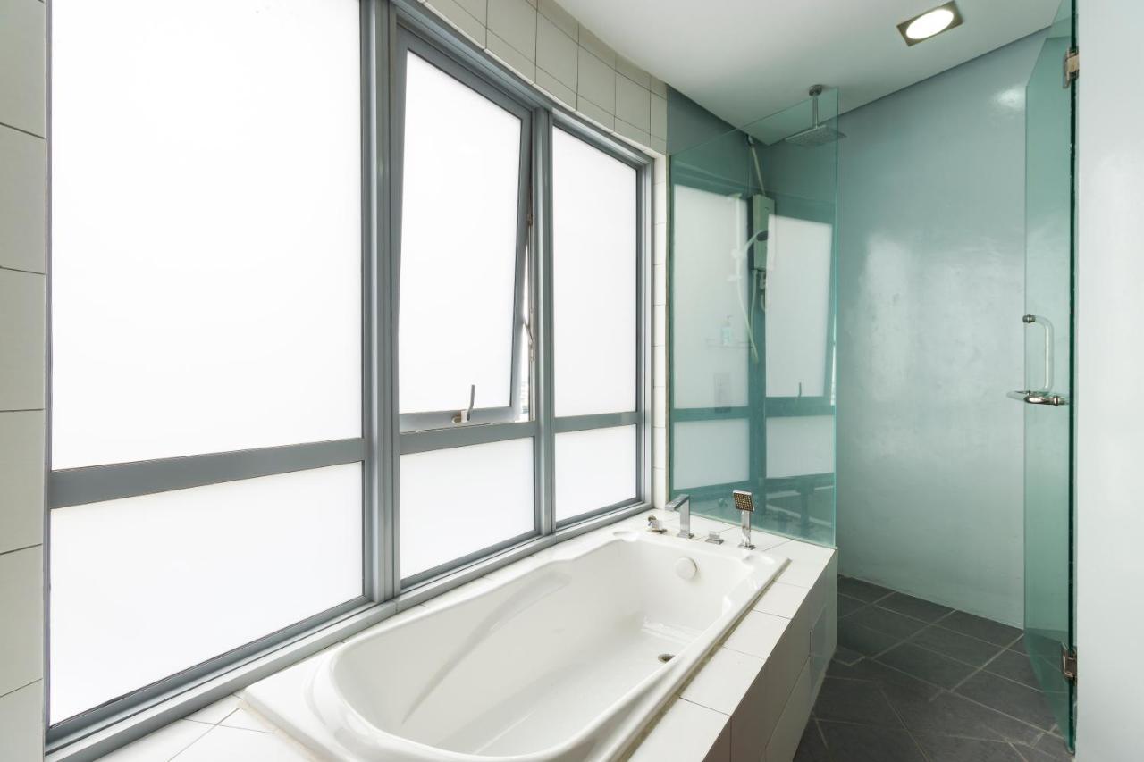 Pj8 Service Suites By Airhost เปอตาลิงจายา ภายนอก รูปภาพ