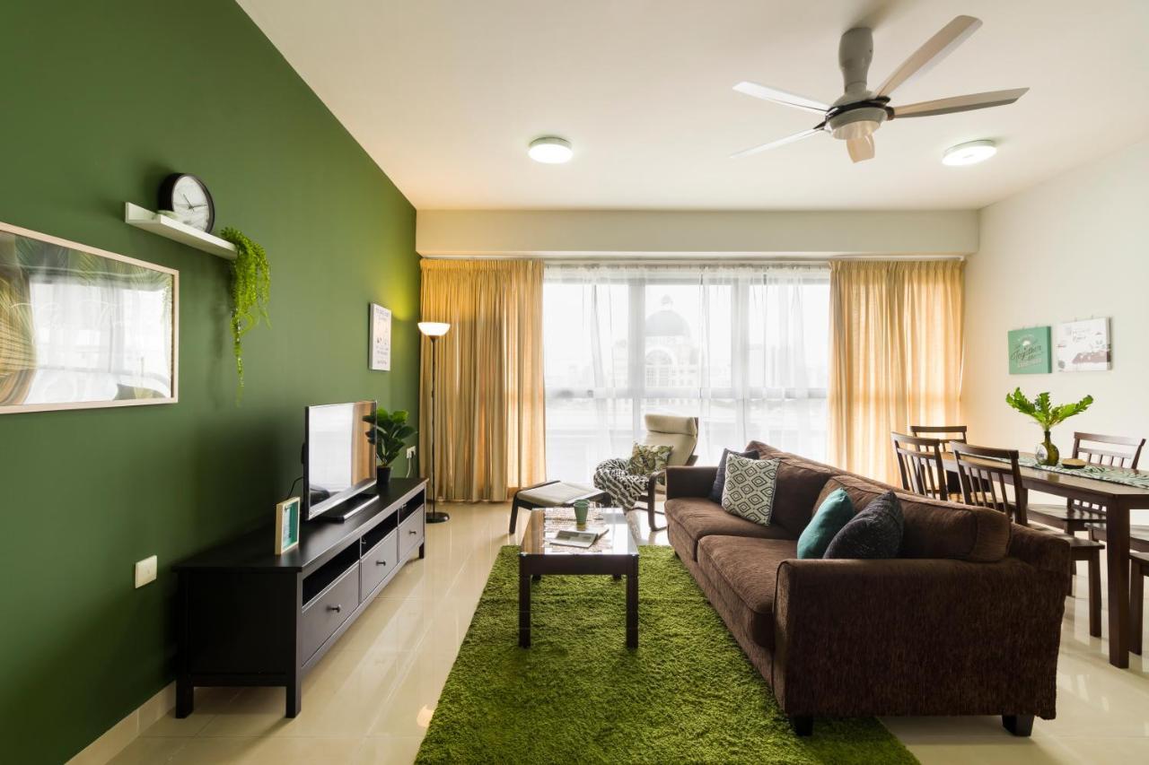 Pj8 Service Suites By Airhost เปอตาลิงจายา ภายนอก รูปภาพ