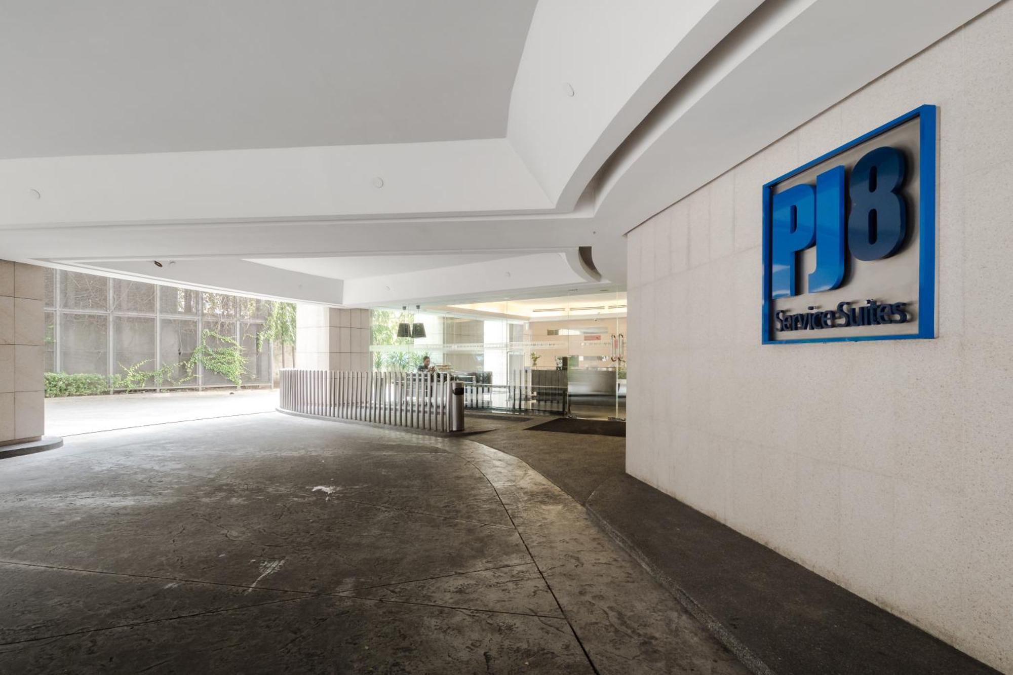 Pj8 Service Suites By Airhost เปอตาลิงจายา ภายนอก รูปภาพ